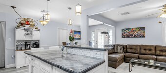 Octopus' Garden with pool & hot tub