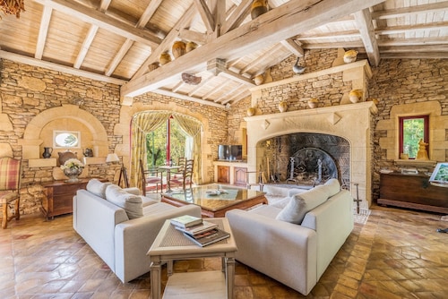 Serene 4-bedroom house with pool in charming Tursac