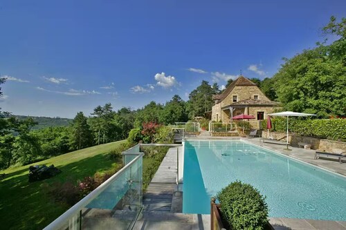 Serene 4-bedroom house with pool in charming Tursac