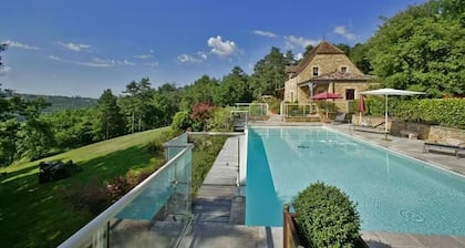 Serene 4-bedroom house with pool in charming Tursac