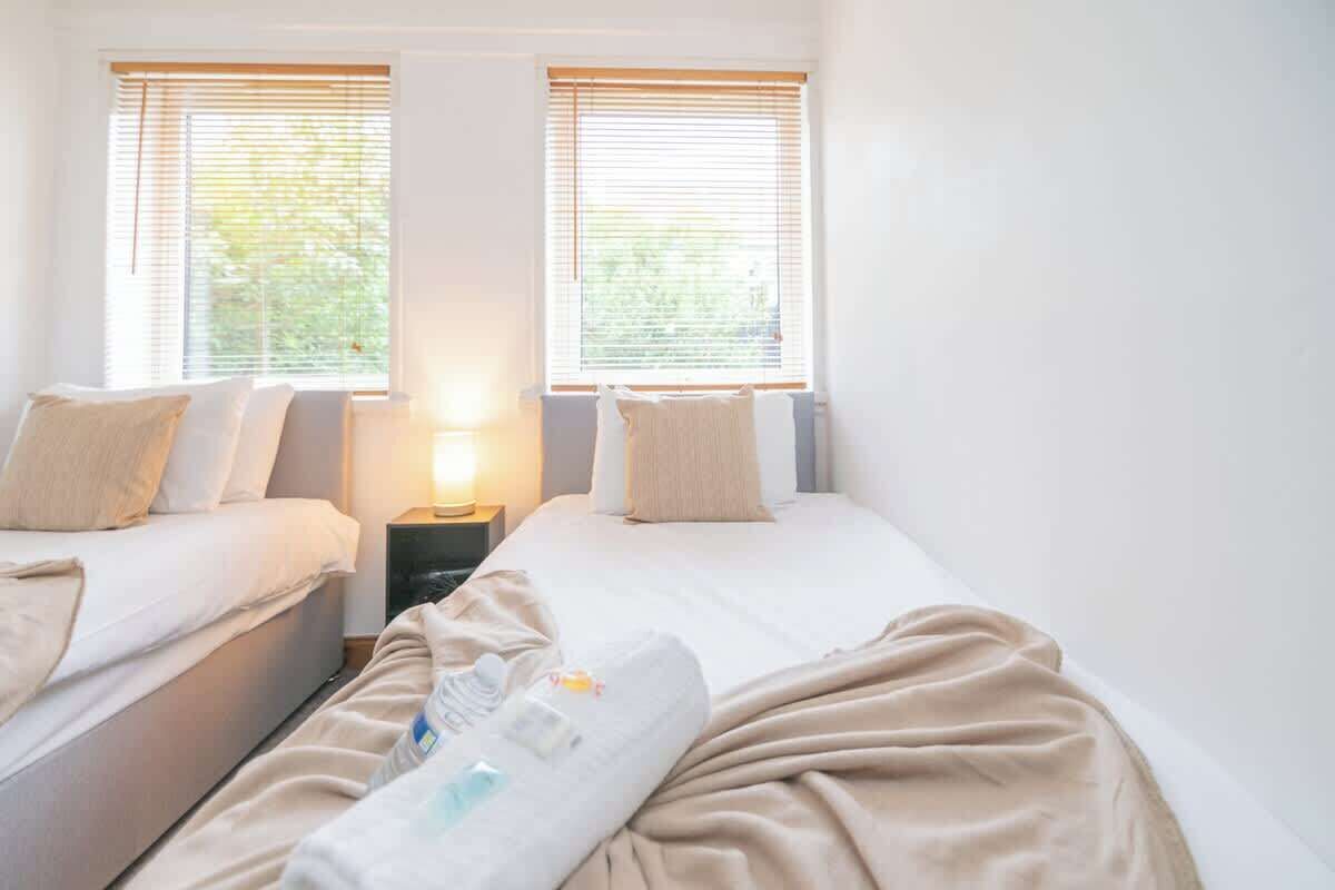 Ferros/tábuas de passar roupa, Wi-Fi, roupa de cama