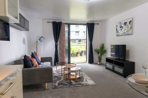 TV - Meadowside Quay 2BR Apartment (Glasgow)
