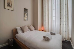 2 habitaciones, tabla de planchar con plancha, wifi y ropa de cama 