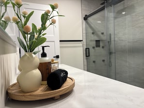 Shower, hair dryer, towels, soap - Lake/Pool Access, Worldclass Golf & Sleeps 10+ (Nekoosa)