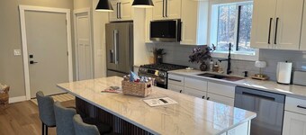Lake/Pool Access, Worldclass Golf & Sleeps 10+