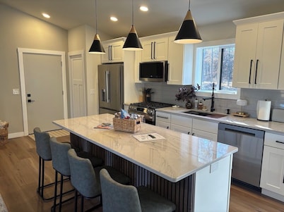 Lake/Pool Access, Worldclass Golf & Sleeps 10+