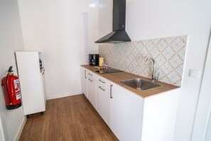 Coffee/tea maker, cookware/dishes/utensils, dining tables - Casa Viña · Apartamento Rural para 4 huéspedes (carreño)