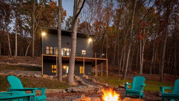 A cabin with a fire pit and outdoor seating. - Family Friendly Modern Cabin w/ Hot Tub, Fire Pit & EV Charger - Lost River WV (Lost City)