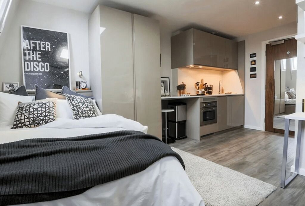 Blackout curtains, free WiFi