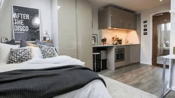 Blackout curtains, free WiFi