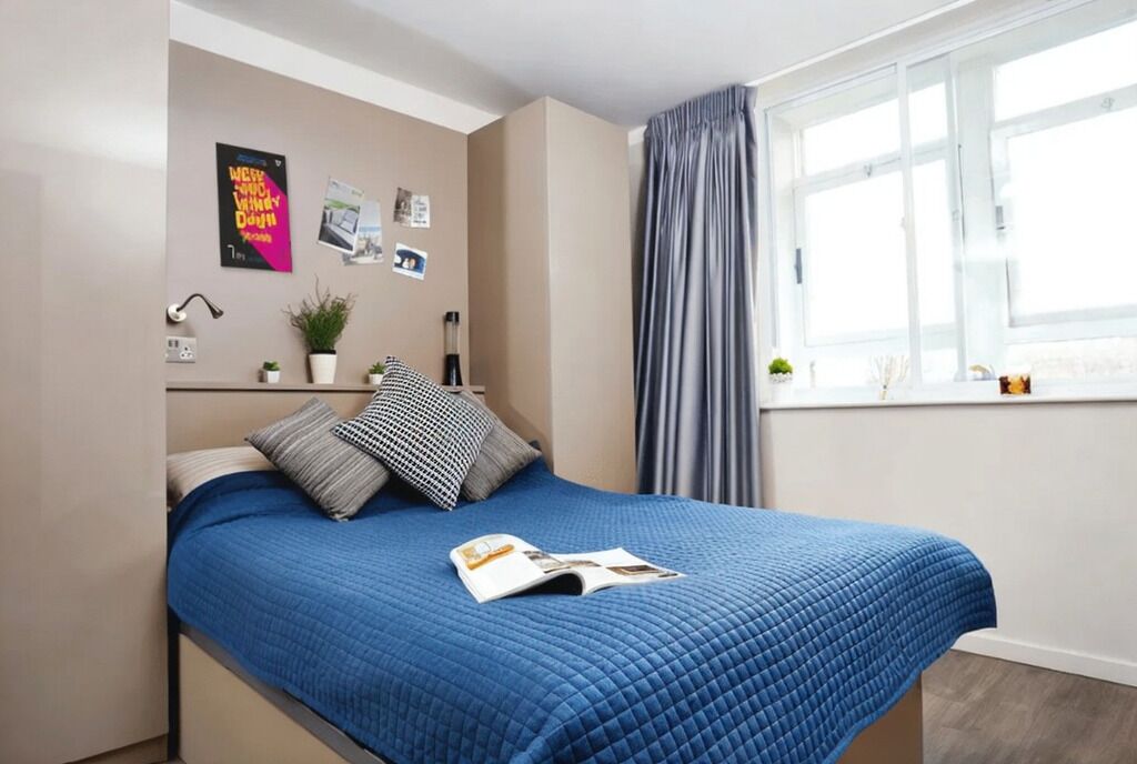 Blackout curtains, free WiFi