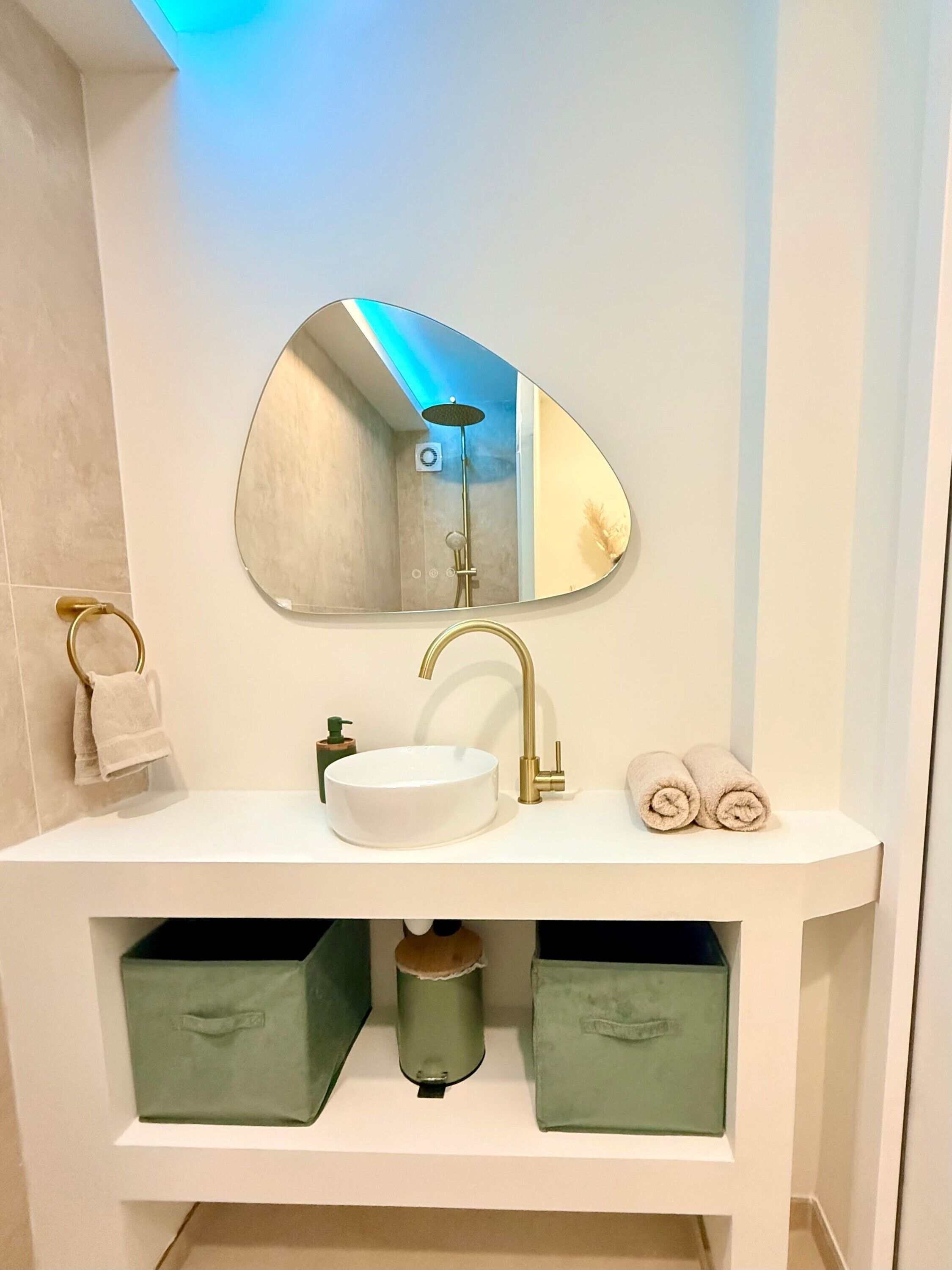 Een douche, handdoeken