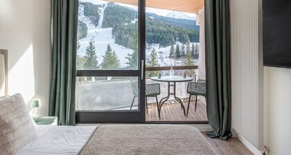 'Kj Homes' Apartment with Mountain View, Balcony and Wi-Fi