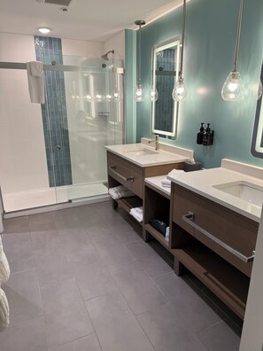 Shower, hair dryer, towels, soap - Rare, Luxury, 3 Bedroom/2 Bathroom Oceanfront Condo in Myrtle Beach, SC (Myrtle Beach)
