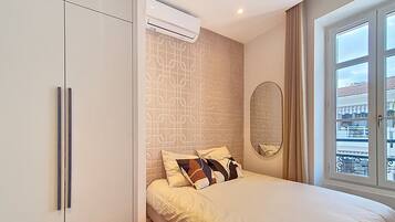 BĂŒgeleisen/BĂŒgelbrett, WLAN, BettwĂ€sche