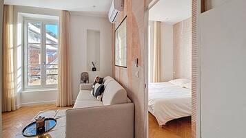 BĂŒgeleisen/BĂŒgelbrett, WLAN, BettwĂ€sche