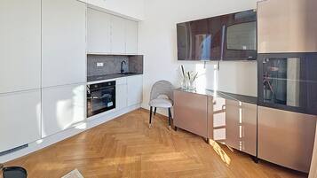 Kühlschrank, Ofen, Herdplatte, Geschirrspüler