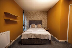 2 bedrooms, iron/ironing board, WiFi, bed sheets - Muirhouse 2BR Apartment with Free Parking (Glasgow)