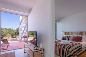 2 bedrooms, WiFi, bed sheets - CASA DO REGADIO - HOUSE 1, A country and sea retreat on the Alentejo coast, (Odemira)