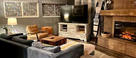 Smart TV, reproductor de DVD, libros y biblioteca musical