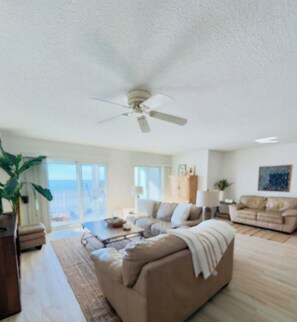 TV - Your Perfect IRB Escape Awaits at The Narrows (Indian Rocks Beach)