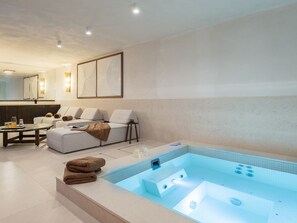 Indoor spa tub - MAISON DOMINOS Chalet de Luxe, 5 chambres, Vue Mont Blanc, Spa, Jacuzzi, Salle de sport (Saint-Gervais-les-Bains)