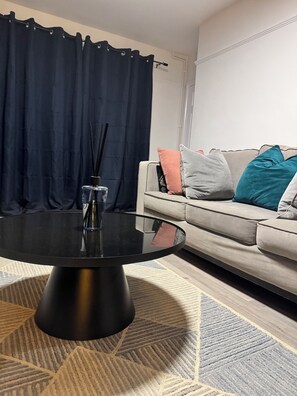 Iron/ironing board, free WiFi - Corporate 3bedroom home with parking (Erith)