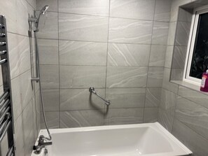 Bathroom - Corporate 3bedroom home with parking (Erith)