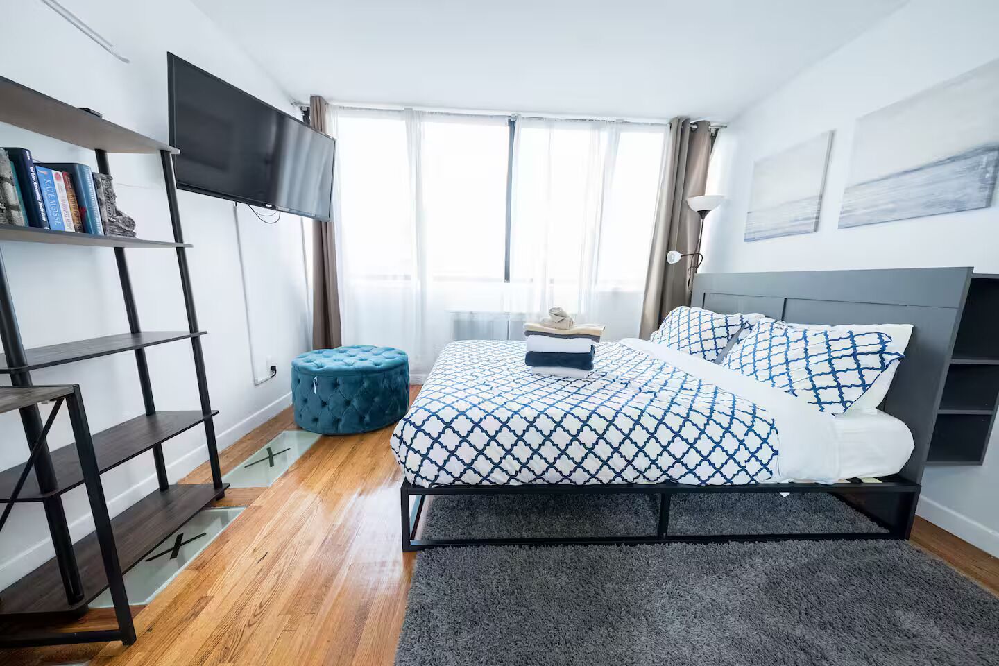 1 slaapkamer, een strijkplank/strijkijzer, wifi, beddengoed