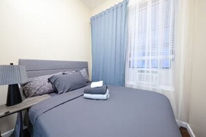 Iron/ironing board, WiFi, bed sheets - ENTIRE 3BD APT WITH WASHER/DRYER HALF BLOCK TO CPW (New York)