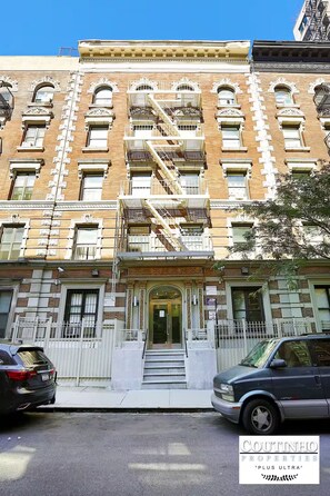 Exterior - ENTIRE 3BD APT WITH WASHER/DRYER HALF BLOCK TO CPW (New York)