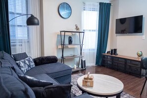 Living area - ENTIRE 3BD APT WITH WASHER/DRYER HALF BLOCK TO CPW (New York)