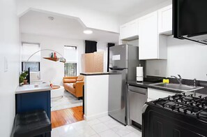 Private kitchen - ★ NEWLY RENOVATED STUDIO IN PRIME LOCATION - UES ★ (New York)