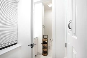 Interior - ★ NEWLY RENOVATED STUDIO IN PRIME LOCATION - UES ★ (New York)