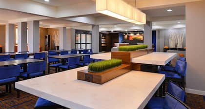 Country Inn & Suites By Radisson, Brown Deer - Milwaukee North