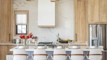 雪櫃、微波爐、焗爐、爐具