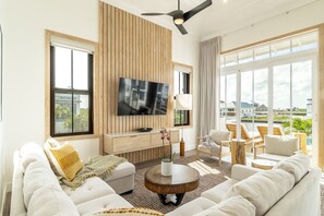 TV - Sunset Serenity Villa – Pool & Sunset Rooftop (San Pedro)