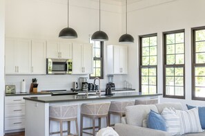 Interior - Casa Tamara & Pool Club at Mahogany Bay (San Pedro)