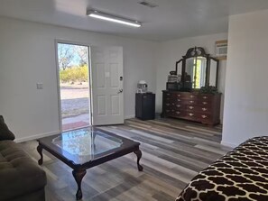 Interior - All One Level Studio-Oak Grove (Oak Grove)