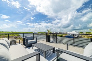 Terrace/patio - Villa Seabreeze & Pool Club at Mahogany Bay (San Pedro)