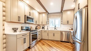 Fridge, cookware/dishes/utensils - Golf Course Escape~Hot Tub~Games~Mins to Bear Mtn (Big Bear Lake)