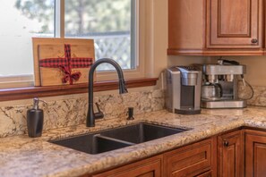 Interior - Large 5bd-Hot Tub-Walk to Bear Mtn-Hot Tub (Big Bear Lake)