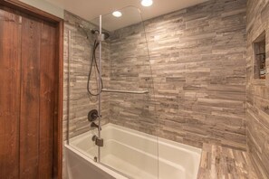 Hair dryer, towels - Large 5bd-Hot Tub-Walk to Bear Mtn-Hot Tub (Big Bear Lake)