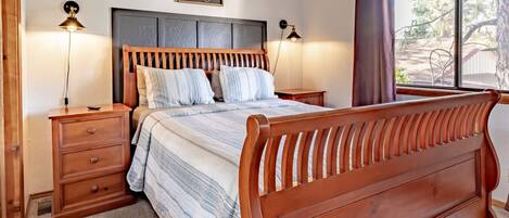 Tabla de planchar con plancha, wifi y ropa de cama