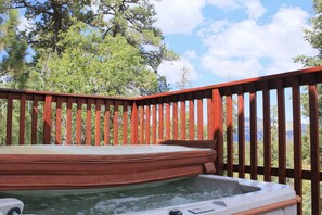 Outdoor spa tub - Klamath Escape-4bd Hot Tub-Movie Room-Fire Pit (Big Bear City)