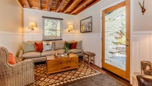 TV, fireplace - Charming Cabin~Bear Mtn~Zoo~Golf~Putting Green (Big Bear Lake)