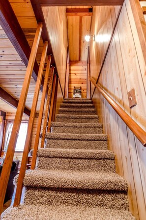 Interior - Rustic Cabin Getaway near Bear Mountain~Hiking~Zoo (Big Bear Lake)