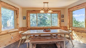 Dining - Big Bear Large 4bd-Hot Tub-Pool table-Pets-views (Big Bear)