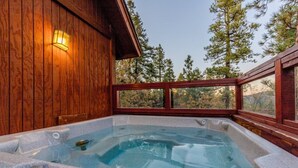 Outdoor spa tub - Big Bear Large 4bd-Hot Tub-Pool table-Pets-views (Big Bear)