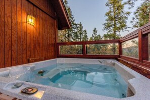 Outdoor spa tub - Big Bear Large 4bd-Hot Tub-Pool table-Pets-views (Big Bear)
